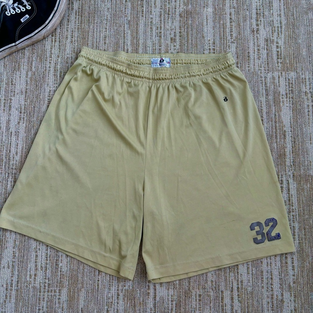 BADGER SPORT PRE-OWNED MENS YELLOW POLYESTER ATHLETIC PRACTICE SHORTS - MEDIUM